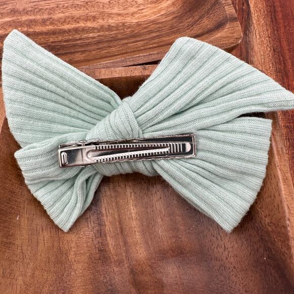 New Handmade Ribbon Bow Clip for Girls Light Green Sage Ribbed Fabric - Picture 2 of 2